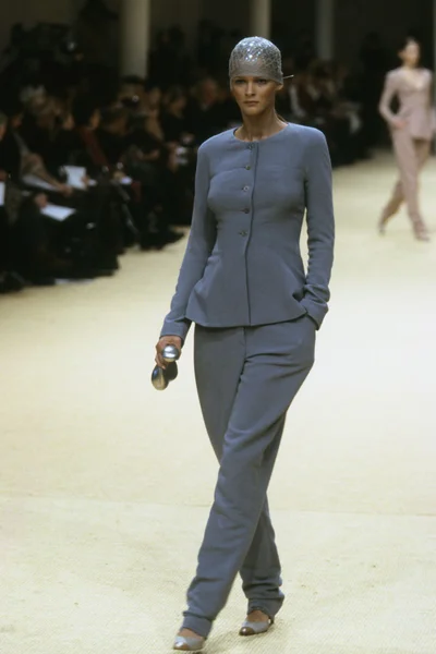 Look 18